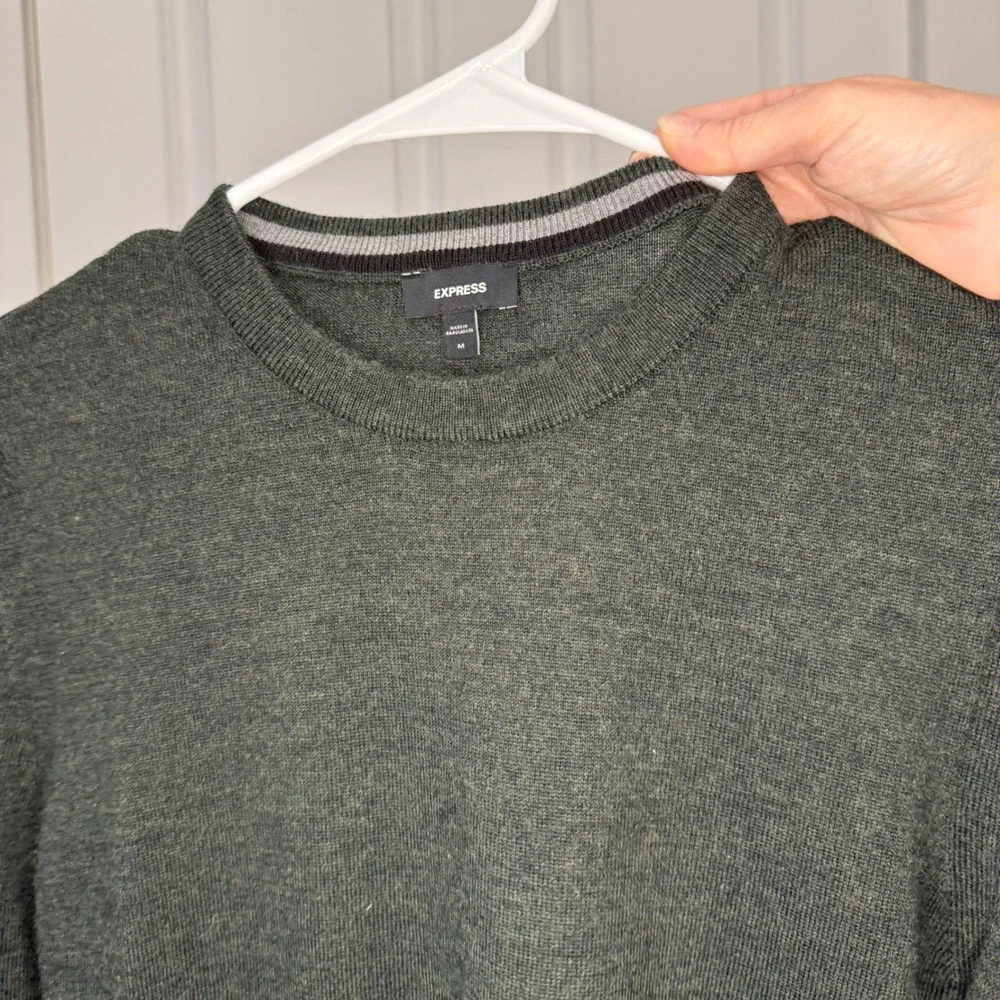 Express Mens Crew Neck Sweater Dark Green Olive Pullover‎ Size Medium